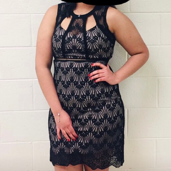Super cute black dress. I’ve had it long enough and it doesn’t fit me anymore! - Picture 4 of 4